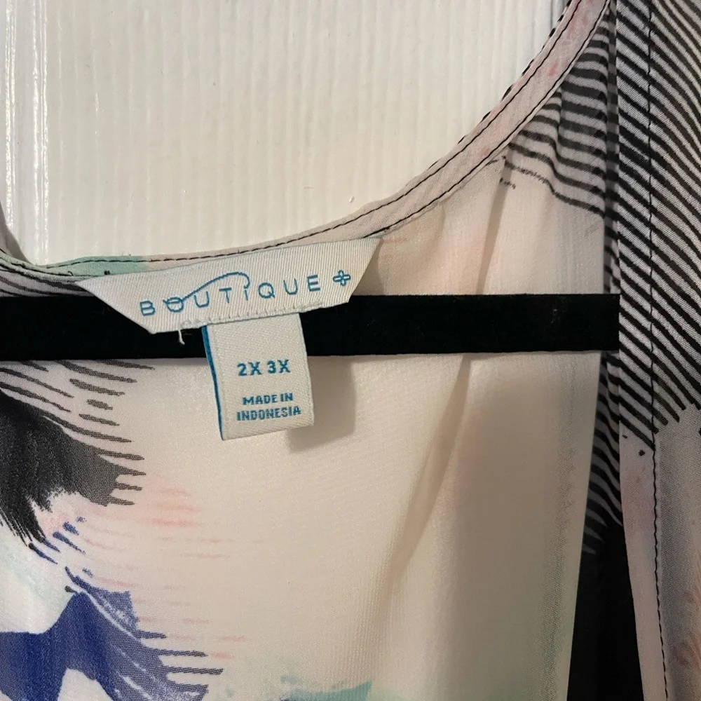Boutique - Long Sheer Material Overpiece Size 2X - Picture 5 of 7